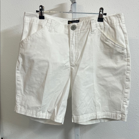 Lee Pants - Lee Women’s White Regular Fit mid-rise Flat Front Shorts $12
